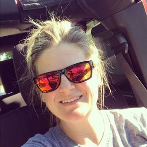 Meet your Posher, Lora